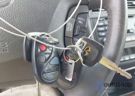 2001 Infiniti I30 Luxury z USA, uszkodzony, nr VIN JNKCA31A01T032447